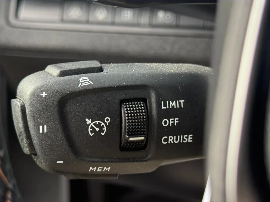 Peugeot 3008 1.6 HYbrid 225 GT | Adapt. Cruise Control | Elektr. verstelbare bestuurdersstoel | Achteruitrijcamera | Dodehoek Detectie | Elektr. achterklep |