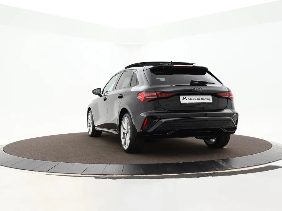 Audi A3 Sportback 45 TFSIe 272pk S-tronic S edition Competition · Panoramadak · Camera · SONOS · Head-Up · Apple/Android Car Play · Keyless · 18'' Inch · Garantie t/m 28-09-2030 of 100.000km