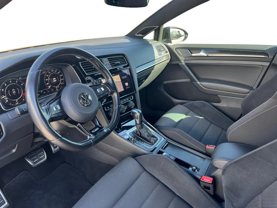 Volkswagen Golf 2.0 TSI 4Motion R | Carplay | Stoelverwarming | Parkeercamera | Climate Control