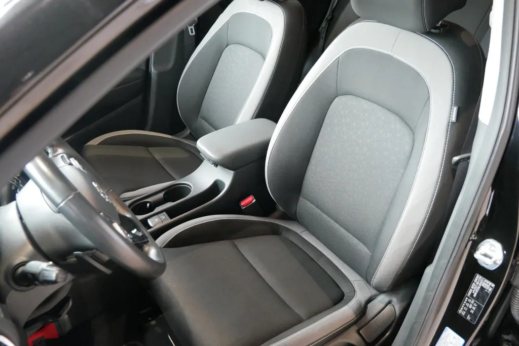 Hyundai Kona 1.6 GDI HEV Fashion | Parkeersensoren achter | Dodehoek sensoren | LM wielen | Climate controle | Adaptive cruise controle | Intelligente sleutel | Navigatie | Bluetooth | Zeer nette auto |