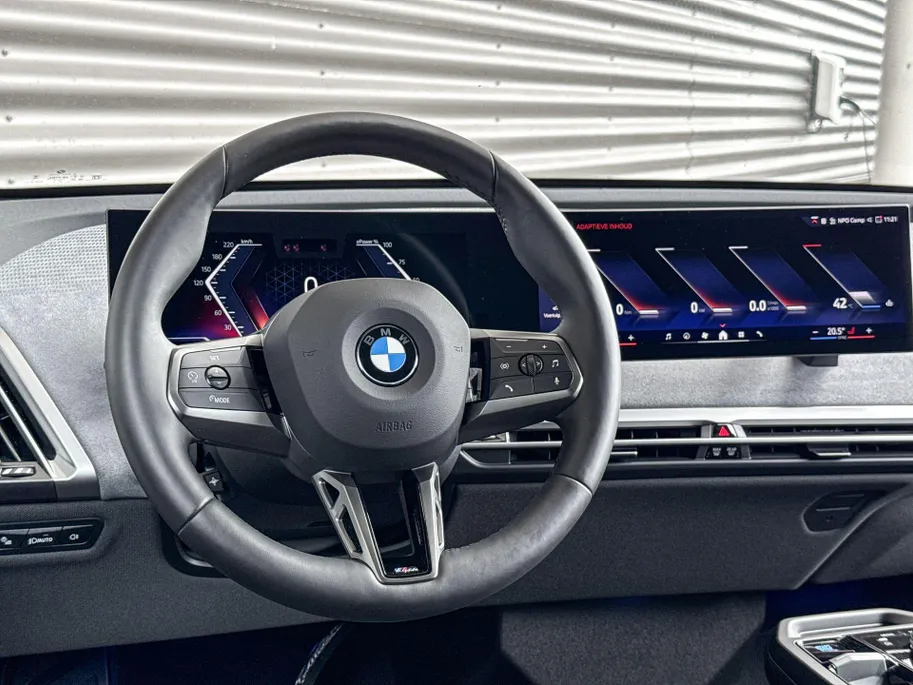 BMW iX xDrive45 101 kWh