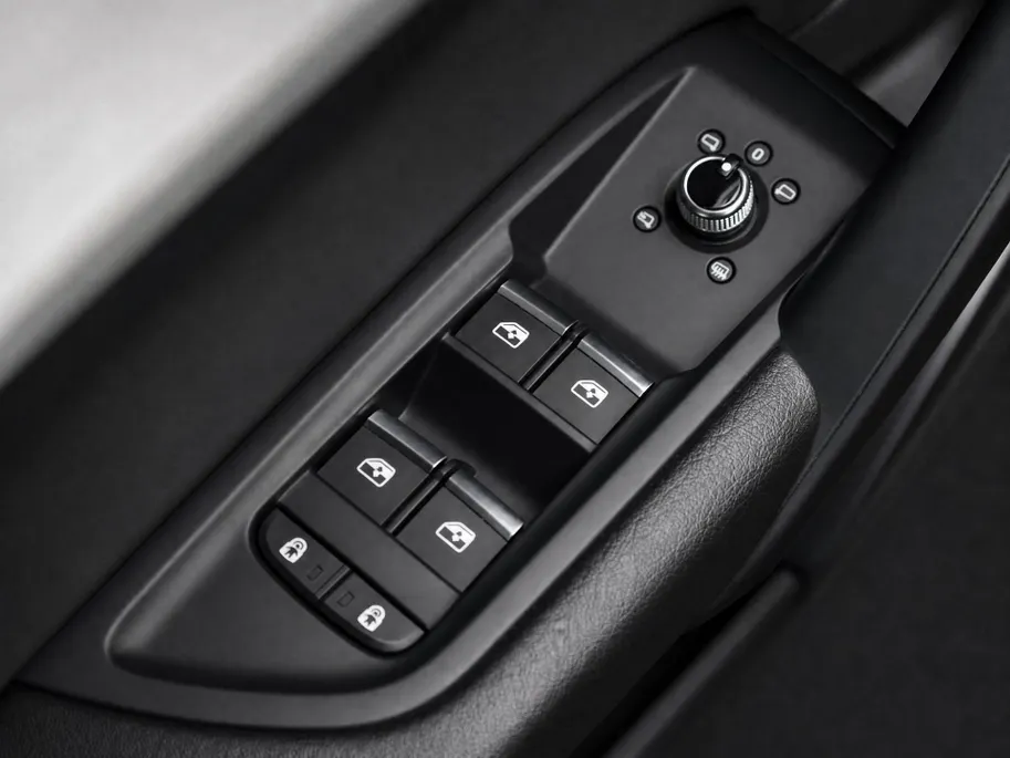 Audi Q5 Sportback 55 TFSIe 270kW/367PK S Line quattro · Panoramadak · Elektrische Trekhaak · Apple/Android Car Play · Massage · Camera · EXTRA INRUILKORTING ·