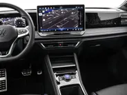 Volkswagen Tiguan 1.5 eHybrid 272pk DSG R-Line Edition · Panoramadak · Inklap. Trekhaak · 360 Camera · Leder Varenna · Matrix LED · Head-Up Display · Harman Kardon Sound · Garantie t/m 16-09-2030 of 100.000km