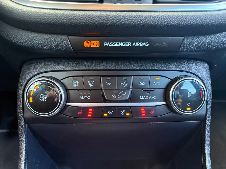 Ford Fiesta 1.0 EcoBoost Hybrid Titanium | Winter Pakket | Apple Carplay & Android Auto | Parkeersensoren achter | Climate Control |
