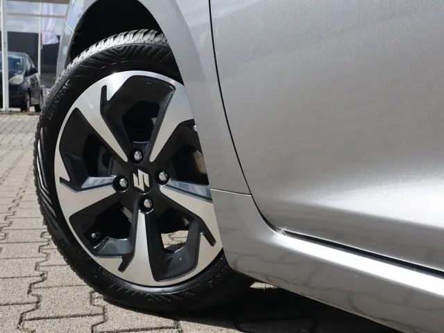 Suzuki Swift 1.2 Style Hybrid Automaat Keyless | Adaptive Cruise | AllSeasons