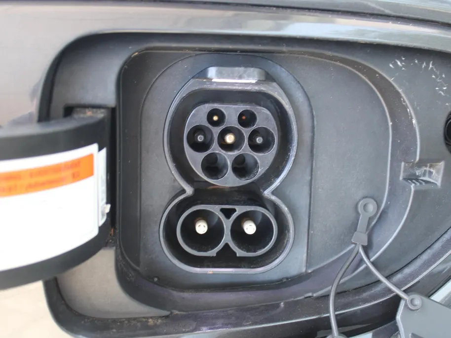 Kia e-Niro ExecutiveLine 64 kWh | Trekhaak | Warmtepomp | Stuur-/stoelverwarming + ventilatie | Leer | Camera | Stoelgeheugen | Dodehoek detectie | LED | 17' LM |