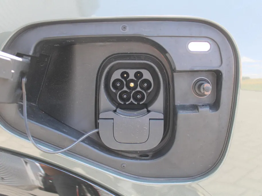 Volkswagen Tiguan 1.5 eHybrid R-Line Edition | Elek. trekhaak | Schuifdak | Stuur-/stoelverwarming + massage | Camera | 20' LM | HUD | LED | Dodehoek detectie | Nieuwstaat | BTW auto |