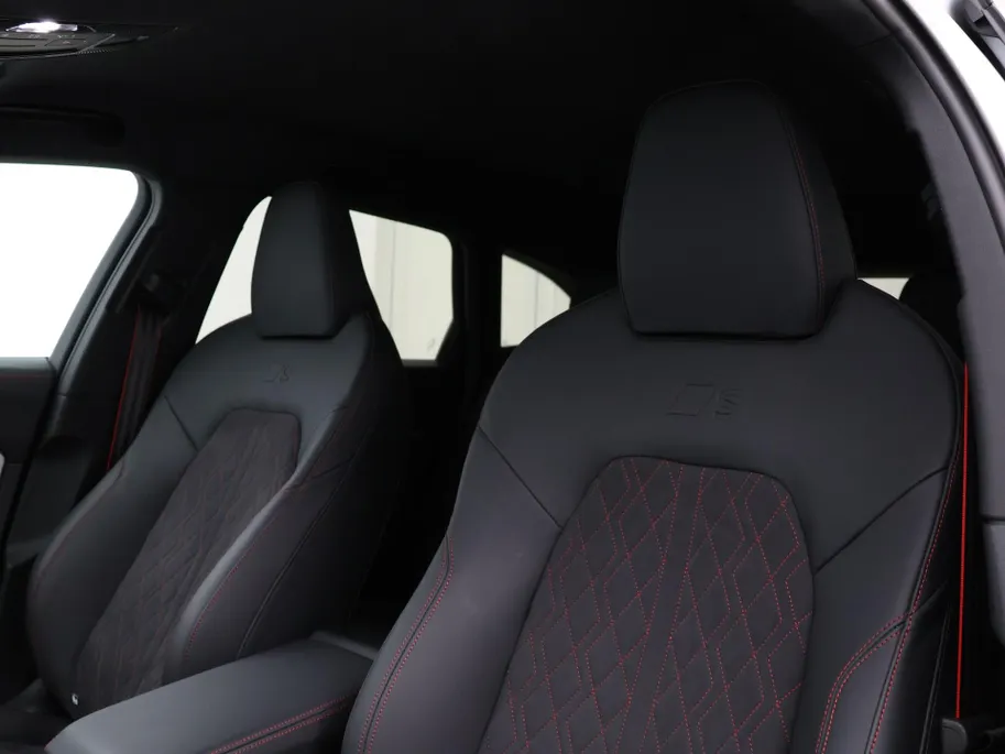 Audi A5 Avant 2.0 367pk S-tronic e-hybrid quattro S edition · 360 Camera · Wegklapbare Trekhaak · Bang & Olufsen Audio · Bijrijder Display · Zwart Optiek · 19'' Inch · Garantie t/m 26-07-2030 of 100.000