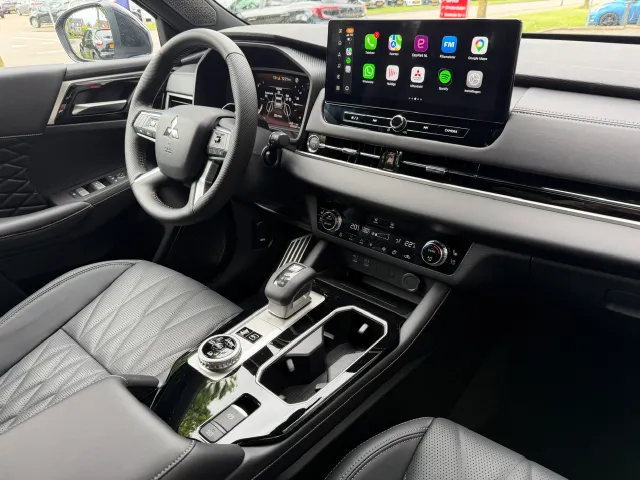 Mitsubishi Outlander 2.4 PHEV Black Edition | NIEUW | Leder | Panoramdak | App Connect | Keyless | Head-Up