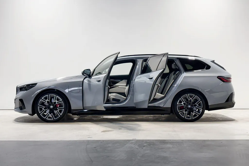 BMW 5 Serie Touring 550e xDrive