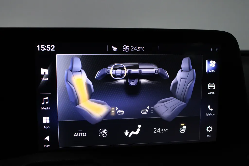 Suzuki e Vitara Style 61 kWh / Stoel + Stuurverwarming / 360° Camera / Navigatie /
