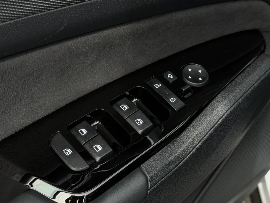 Kia Sportage 1.6 T-GDi Hybrid GT-PlusLine | Apple Carplay/ Android Auto | Navigatiesysteem | Licht + Regensensor | Stoelverwarming + Stoelkoeling | Stuurverwarming | Elektrisch Verstelbare Voorstoelen | Geheugen op Bestuurdersstoel | Elektrisch Schuif / Kanteldak | El