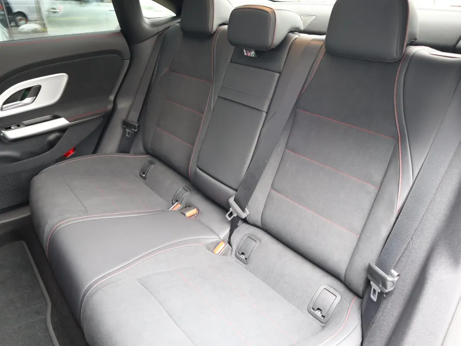 Mercedes-Benz CLA 250+ Business Solution AMG 85.5 kWh l Keyless l Ambiente lichtpakket l Dodehoekassistent