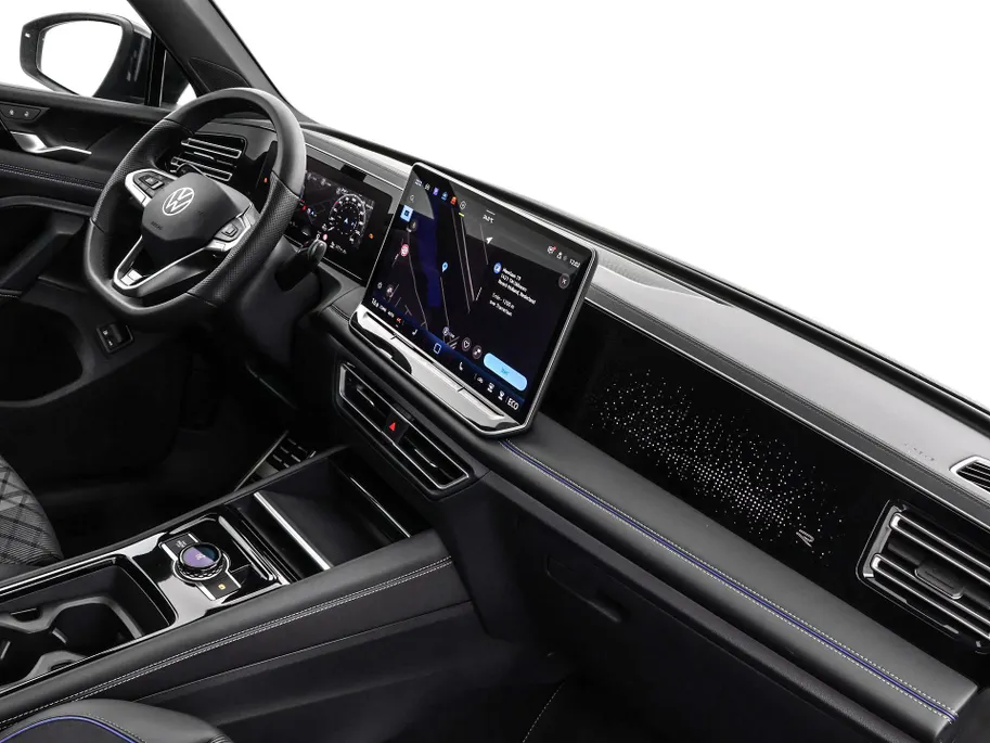 Volkswagen Tiguan 1.5 204pk DSG eHybrid R-Line Edition · Panoramadak · Wegklapbare Trekhaak · 360 Camera · Massage · 19'' Inch · Garantie t/m 15-09-2030 of 100.000km