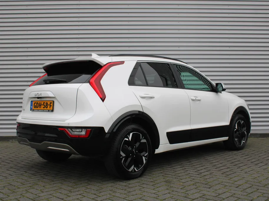 Kia Niro EV Edition Advanced 64.8 kWh | Stuur-/stoelverwarming | Elektr. stoelverstelling | Camera | Cruise adapt. | 17'LM | Clima | 17% bijtelling |