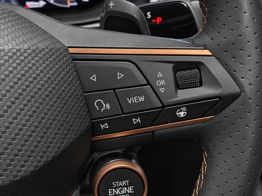 CUPRA Terramar 1.5TSIe-Hybrid 200kW/272PK VZ · Panoramadak · Trekhaak · 360°Camera · Sennheiser sound · Garantie t/m 28-04-2030 of 100000km.