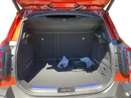 Renault 4 comfort range iconic canvas dak 52 kWh elektrisch vouwdak , nu met 1800,- voorraad korting .  Apple Carplay/Android Auto , Pack Advanced Driving Assist , Harman/kardon premium audio , lichtmetalen velgen 18' , voorstoelen verwarmd , warmtepomp , navigatie