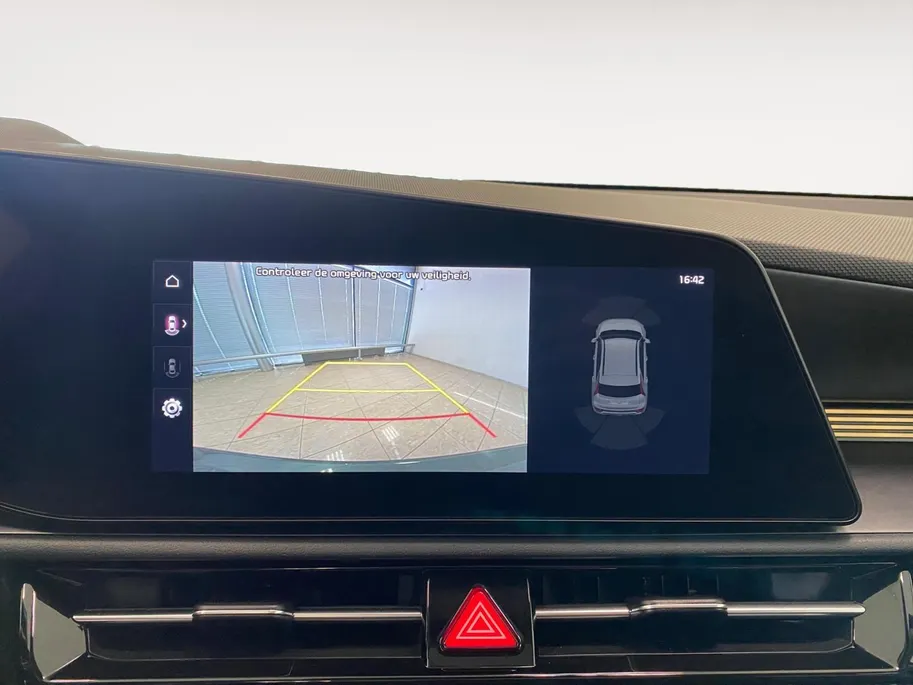 Kia Niro 1.6 GDi Hybrid DynamicPlusLine | Demo | Direct Beschikbaar! | Leder | Schuif/Kantel dak | Navi | Camera | Stoel + Stuurverwarming | Elektr. Achterklep | Head-Up Display |