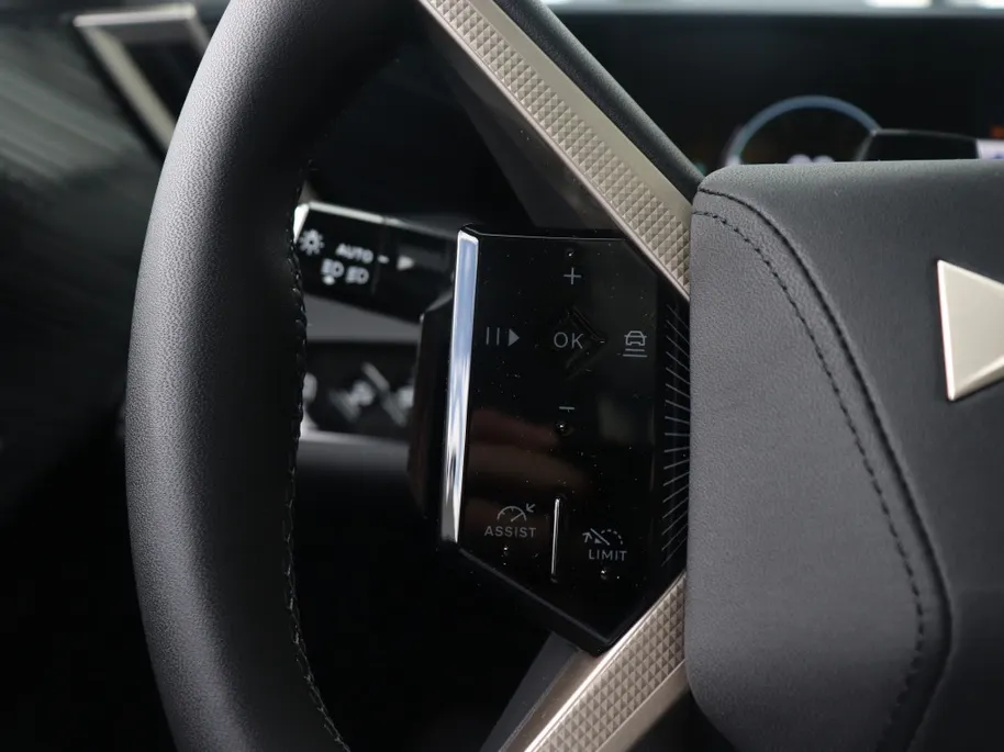 DS No 8 No 8 Pallas Black Edition 74 kWh | Pack Tech | 20'