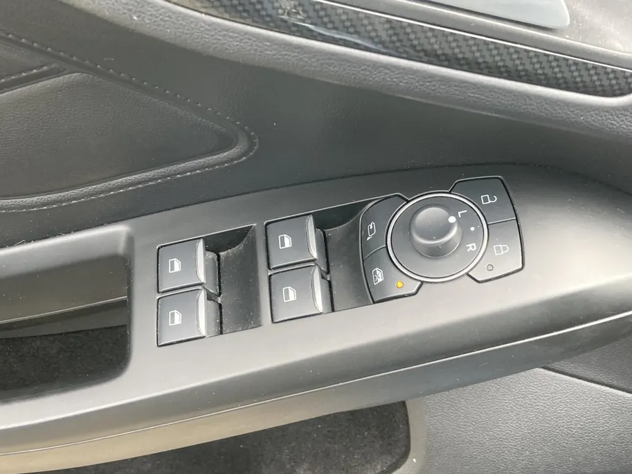 Ford Focus 1.0 EcoBoost Hybrid 125 pk ST Line 5-deurs Navigatie - Apple Carplay/Android Auto - Winter Pack