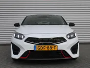 Kia ProCeed 1.6 T-GDI GT | 204PK! | Stuur-/stoelverwarming | Schuifdak | Camera | Stoelgeheugen | LED | Dodehoek detectie | Zeer nette auto | 1e eigenaar |