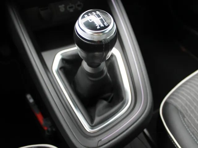 Renault Clio 1.0 TCe Intens | Climat Control | Navigatie groot scherm| Half leder |
