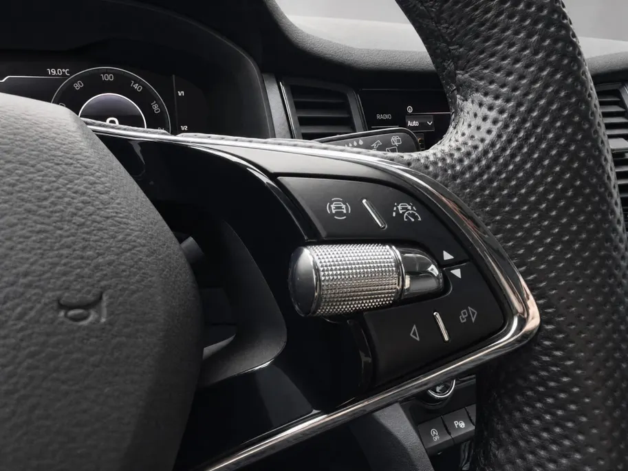 Škoda Kodiaq 1.5 TSI 150pk DSG Business Edition · Trekhaak · Camera · Apple/Android Car Play · Navigatie · Stoel-& Stuurverwarming · 19'' Inch ·