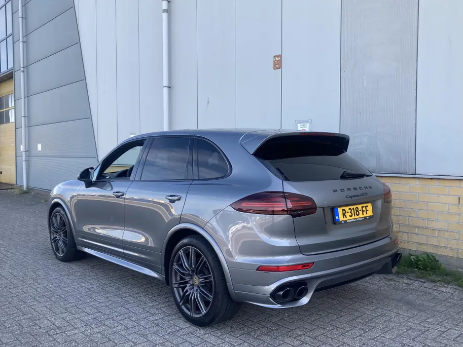 Porsche Cayenne 3.6 GTS 441 pk automaat Panoramadak - Alcantara Leder - Navigatie - Bose Audio - 21inch LM  - volledig onderhouden