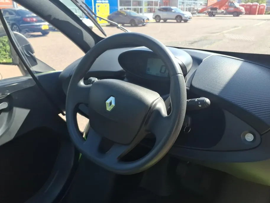 Renault Twizy Intens 80 DUO | slechts 4224 km! | Panodak| zijdeuren met opzetramen | 80 km/u | Duo versie voor twee personen | eerste eigenaar | | met een koop accu | Twizy Intens 80 DUO | slechts 4224 km! | Panodak| zijdeuren met opzetramen | 80 km/u | Duo versie voor twee personen | eerste eigenaar | | met een koop accu |