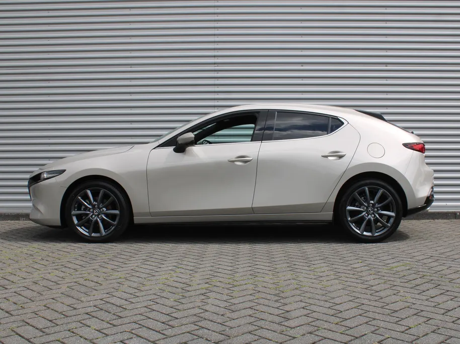 Mazda 3 2.5 e-SkyActiv-G M Hybrid 140 Exclusive-line | Nieuw | Stuur-/stoelverwarming | 360 Camera | Dodehoek detectie | HUD | Bose audio | 18' LM | LED |