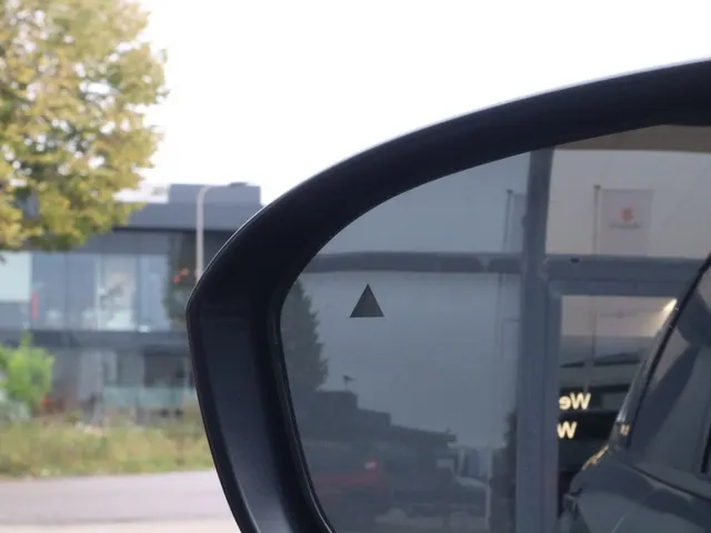 Mitsubishi Outlander 2.4 PHEV Black Edition All Seasons | Yamaha sound