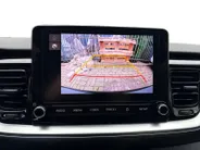 Kia Stonic 1.0 T-GDi MHEV DynamicLine | Camera | Parkeersensoren achter | Apple/Android Carplay | Climate & cruise control | LM velgen | NAP
