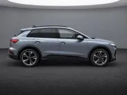 Audi Q4 e-tron 40 S edition 77 kWh 204pk · SOH 93% · Panoramadak · Camera · Keyless · Dodehoeksensor · Head-Up Display · Elek. Achterklep · Apple/Android Car Play ·