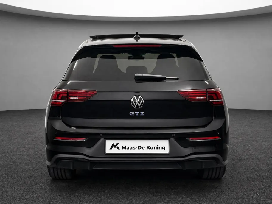 Volkswagen Golf 1.5 272pk DSG eHybrid GTE · Panoramadak · 360 Camera · Apple/Android Car Play · Navigatie · Stoelverwarming · 18'' Inch · Garantie t/m 26-11-2030 of 100.000km
