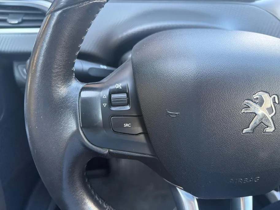 Peugeot 2008 1.2 PureTech Active | Achteruitrijcamera | Apple Carplay & Android Auto | LMV | Airco | Parkeersensoren |