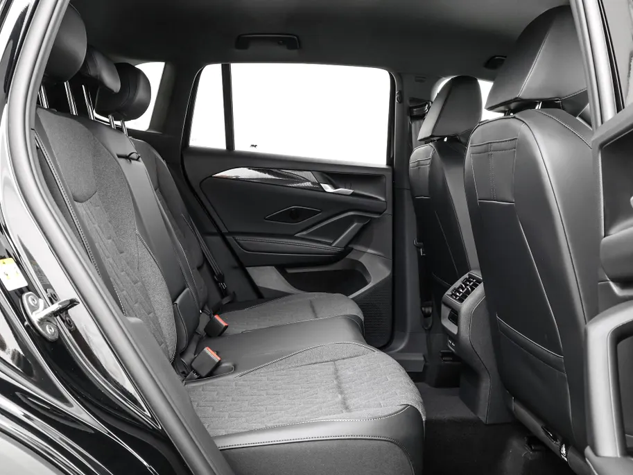 Volkswagen Tiguan Limited Edition 1.5 eHybrid 204 PK 6 versn. DSG · Design Pakket Dark · Trekhaak inklapbaar, met elektrische ontgrendeling, incl. aanhangermanoeuvreerhulp Trailer Assist · Voorraad OUTLET · Prijs is inclusief inruilpremie ·