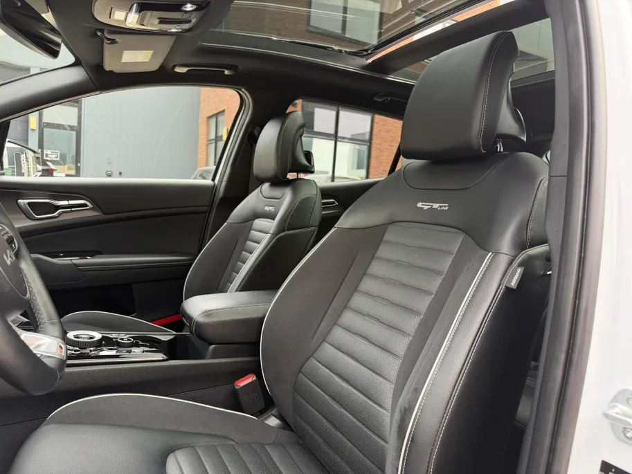 Kia Sportage 1.6 T-GDi Hybrid GT-PlusLine | Apple Carplay/ Android Auto | Navigatiesysteem | Licht + Regensensor | Stoelverwarming + Stoelkoeling | Stuurverwarming | Elektrisch Verstelbare Voorstoelen | Geheugen op Bestuurdersstoel | Elektrisch Schuif / Kanteldak | El