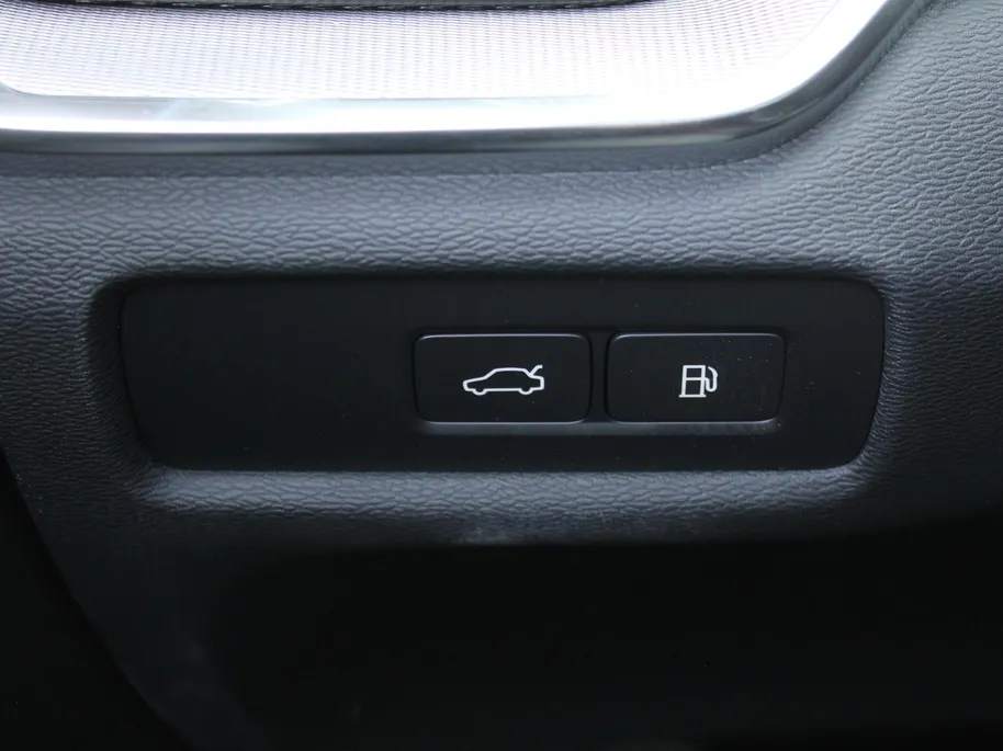 Volvo V60 2.0 T6 Plug-in hybrid AWD Plus Dark | Nappaleder | Trekhaak | HK audio | Schuifdak | Stuur-/stoelverwarming | Adap. Cruise | Dodehoek detectie | Geheugenstoelen | 360 Camera |