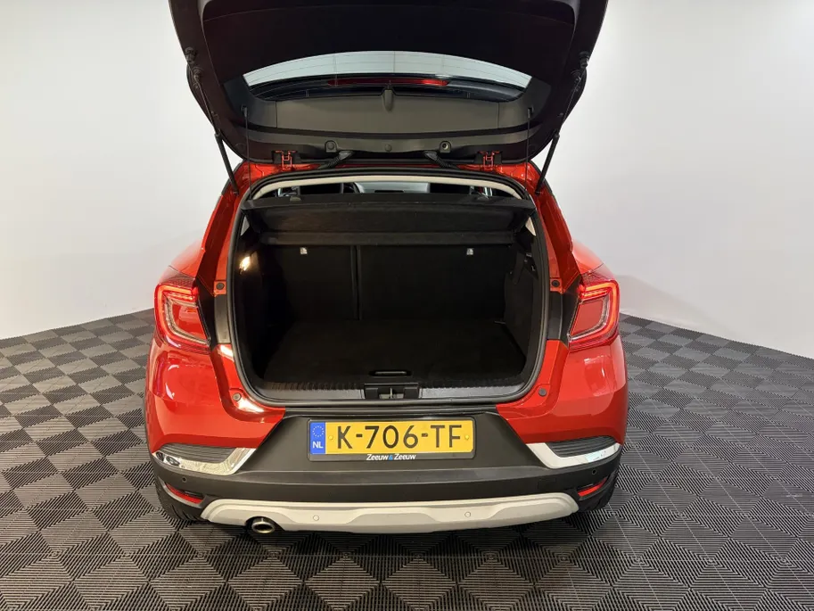 Renault Captur 90PK TCe Intens | Navi | Camera | Climate Control | Parkeersensoren | Apple CarPlay/Android Auto | Licht & Regen Sensor | Full LED | Lichtmetalen Velgen | Armsteun |