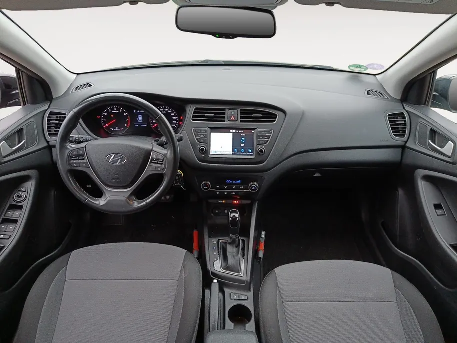 Hyundai i20 1.0 T-GDI Comfort Automaat | All weatherbanden | Trekhaakl | Navigatie | Camera |