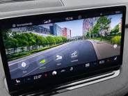 Škoda Enyaq iV 80 204pk · Navigatie · Apple/Android Car Play · Achteruitrijcamera · Stoelverwarming ·