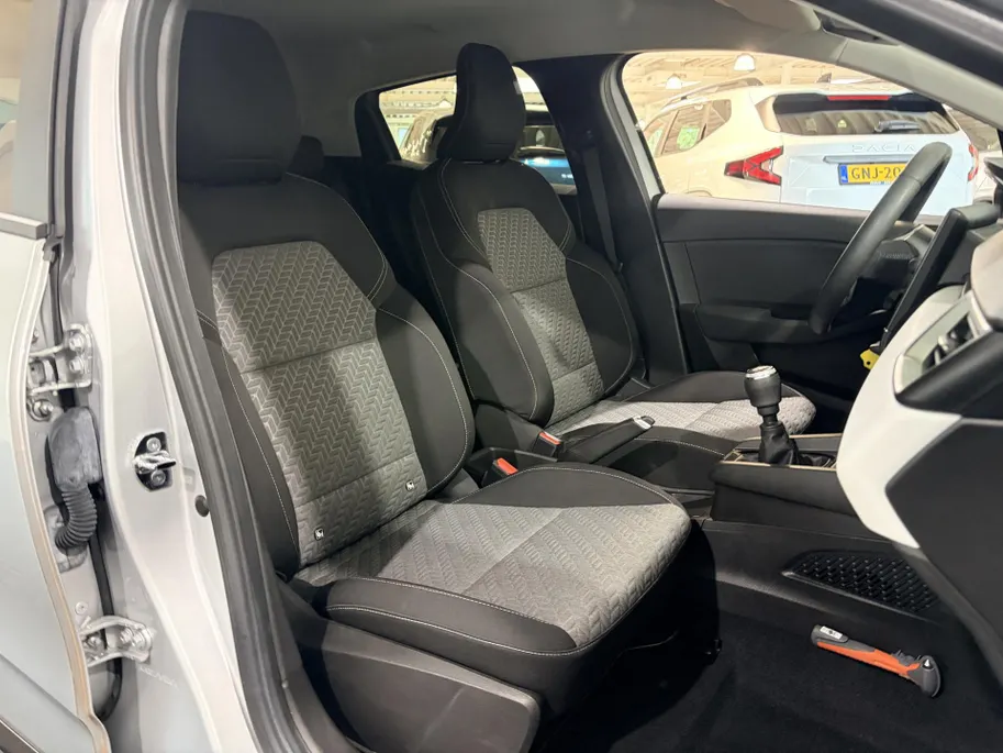 Renault Clio 90PK TCe Evolution | 1ste Eigenaar | Trekhaak 900KG Trekgewicht | Navigatie | Apple Carplay/Android Auto | Parkeersensoren | LED Lampen | Lichtmetalen Velgen | Licht & Regen Sensor |