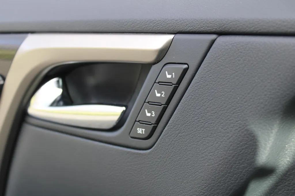 Lexus RX 450h 4WD Luxury Line | 20' LM | Navi | Camera | Leer | Schuif/kantel dak | Cruise adapt. | PDC | Stoelverwarming/ventilatie | HUD | Elek. stoelverstelling |