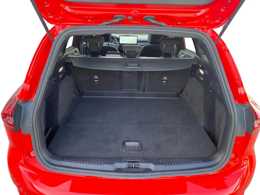 Ford Focus Wagon 1.0 EcoBoost Hybrid ST Line X 155pk automaat | Stoel- stuur en voorruitverwarming | Kantel / schuifdak | Driver assistance pack
