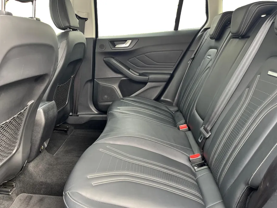 Ford Focus Wagon 1.5 EcoBoost Vignale | Parkeercamera | Adaptieve Cruise Control | Leder | Stoel- en stuurverwarming