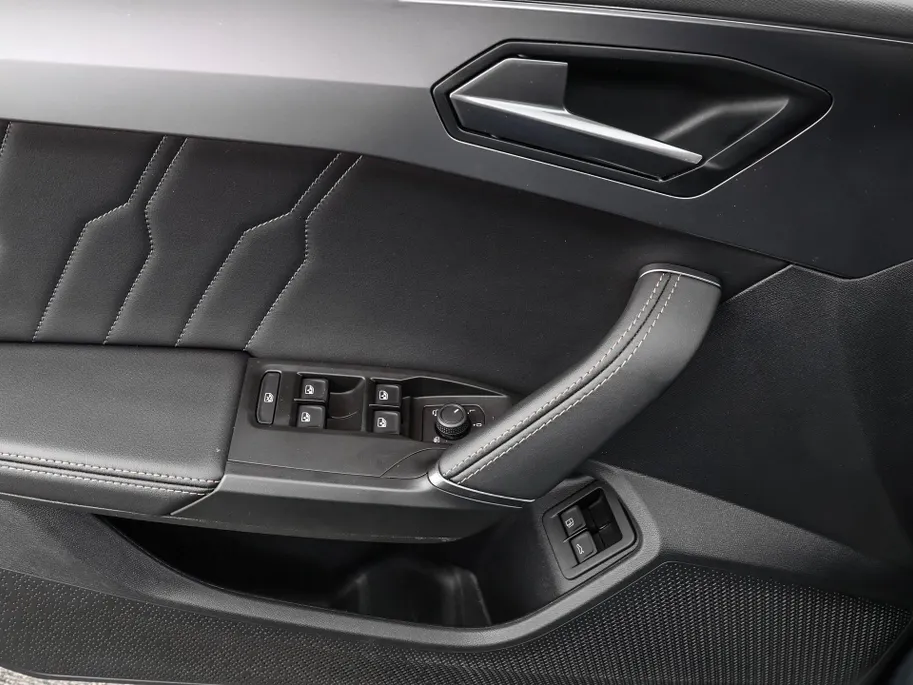 CUPRA Formentor 1.4 TSI e-Hybrid 204pk DSG Essential Limited · Panoramadak · Camera · Elek. Achterklep · Apple/Android Car Play · Keyless ·