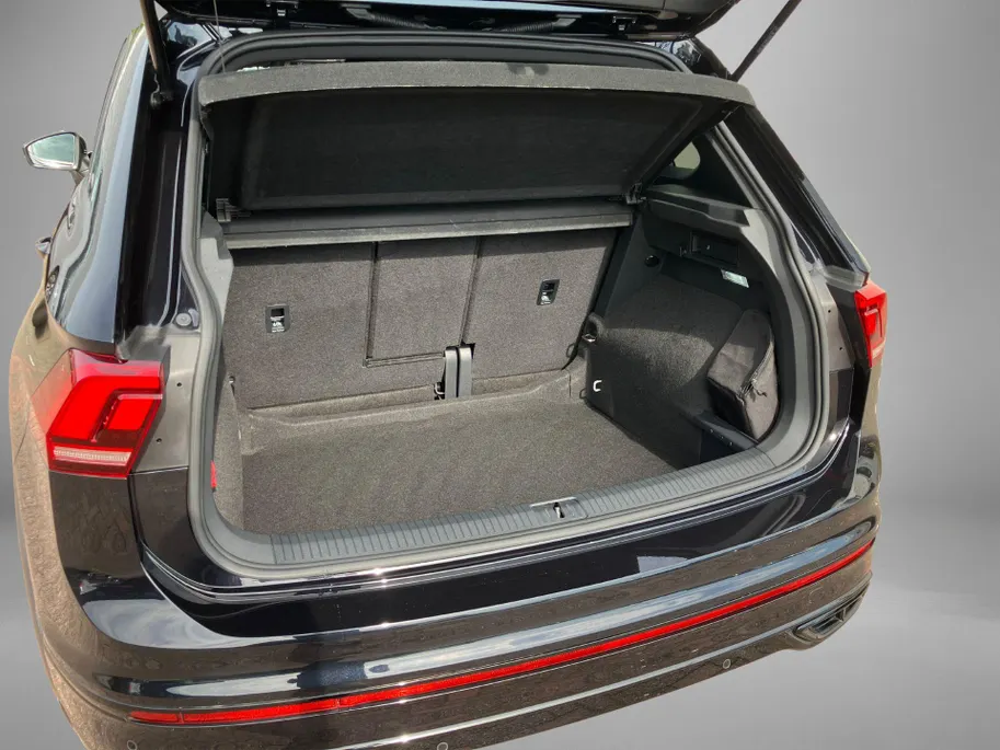 Volkswagen Tiguan 1.5TSI/150PK R-Line Black Style DSG · Panoramadak · Camera · Apple/Android Car Play · Stoel- & stuurverwarming