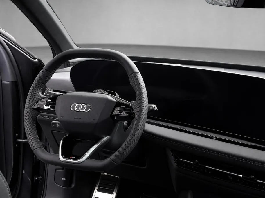 Audi Q6 e-tron S edition performance 100 kWh 306 PK · Tech pro · Glazen panoramadak · Trekhaak elek. wegklapbaar · Optiekpakket zwart