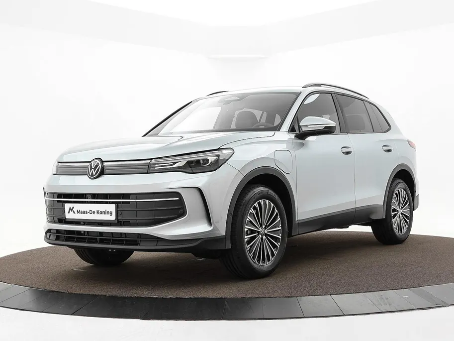 Volkswagen Tiguan Limited Edition 1.5 eHybrid 204 PK 6 versn. DSG · Design Pakket Dark · Trekhaak inklapbaar, met elektrische ontgrendeling, incl. aanhangermanoeuvreerhulp Trailer Assist · Voorraad OUTLET · Prijs is inclusief inruilpremie ·