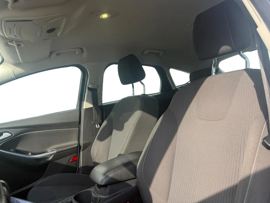 Ford Focus 1.6 TI-VCT Titanium | Automaat | Trekhaak | Zeer goed onderhouden | Voorruitverwarming | Parkeersensoren | Keyless | 12 maanden garantie! |